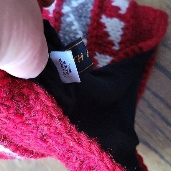 Wool Nordic Handknit Unisex Made in Nepal Red White Gray Winter Hat Tassels New - Picture 4 of 11